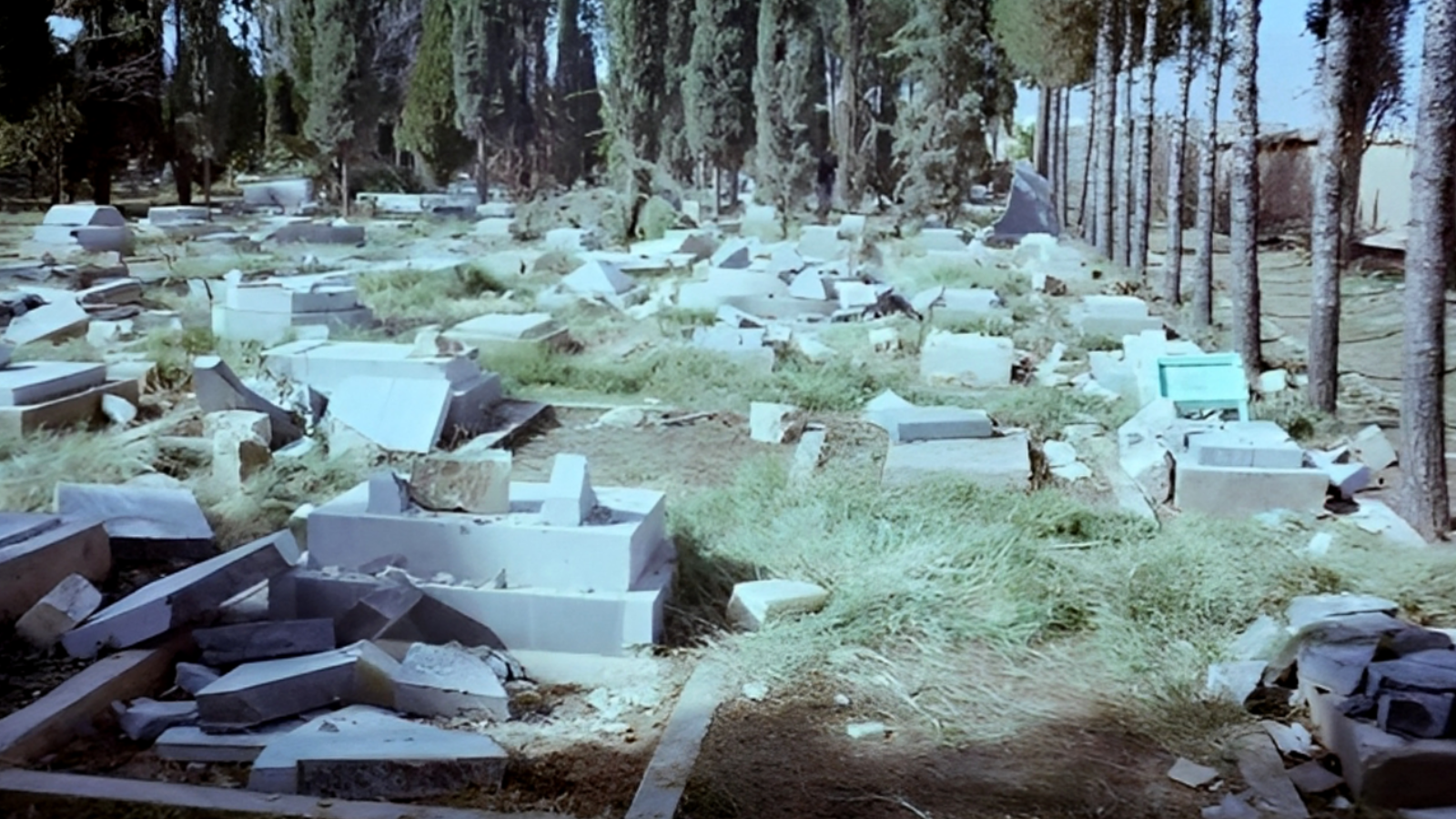 إحراق مقبرة تاريخية للطائفة "البهائية" في إيران (فيديو)