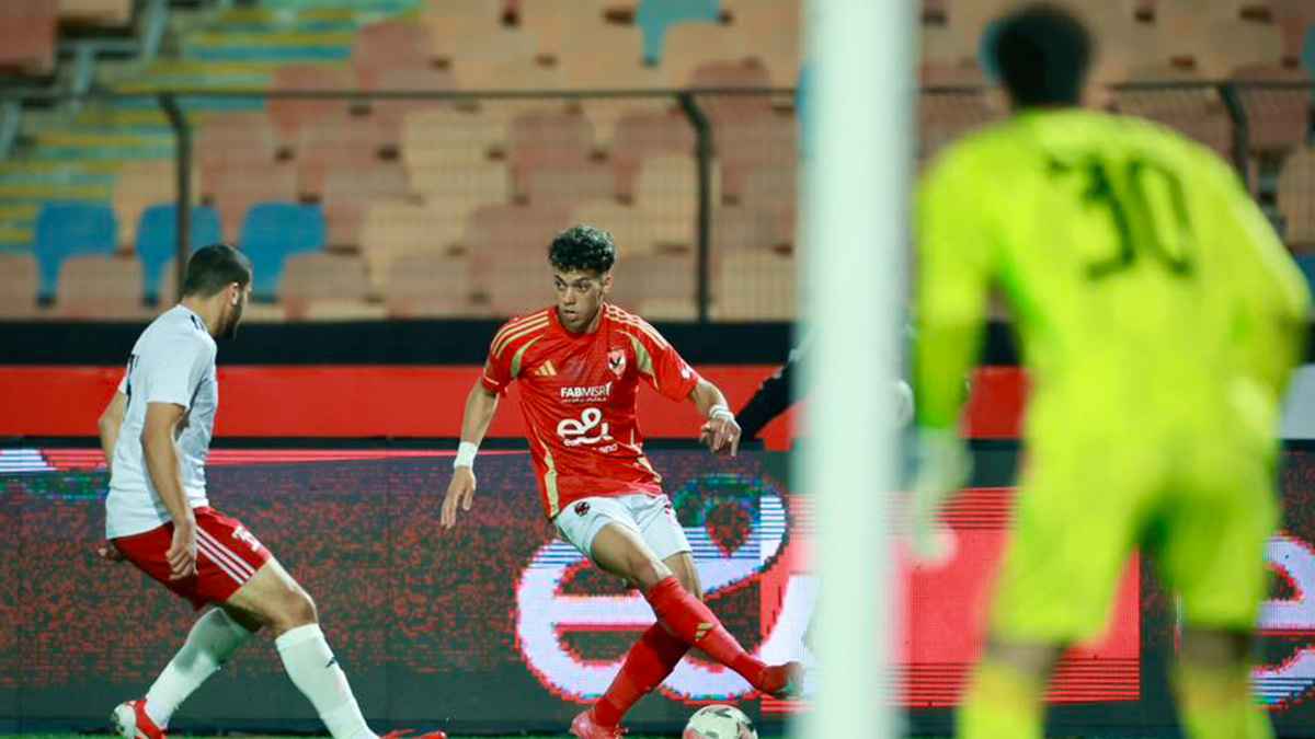 ليس إهدار الفرص.. سبب "صادم" وراء بكاء وانهيار إمام عاشور