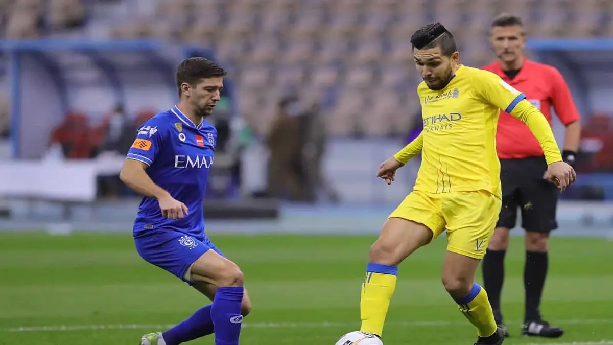 طاقم تحكيم سعودي لإدارة ديربي الهلال والنصر بالدوري
