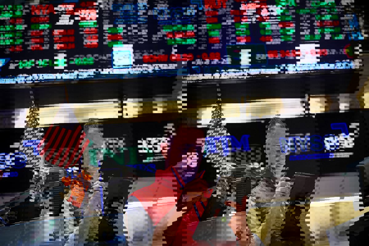 "ستاندرد آند بورز" يصعد بدفعة من ارتفاع عائدات السندات ونتائج الشركات