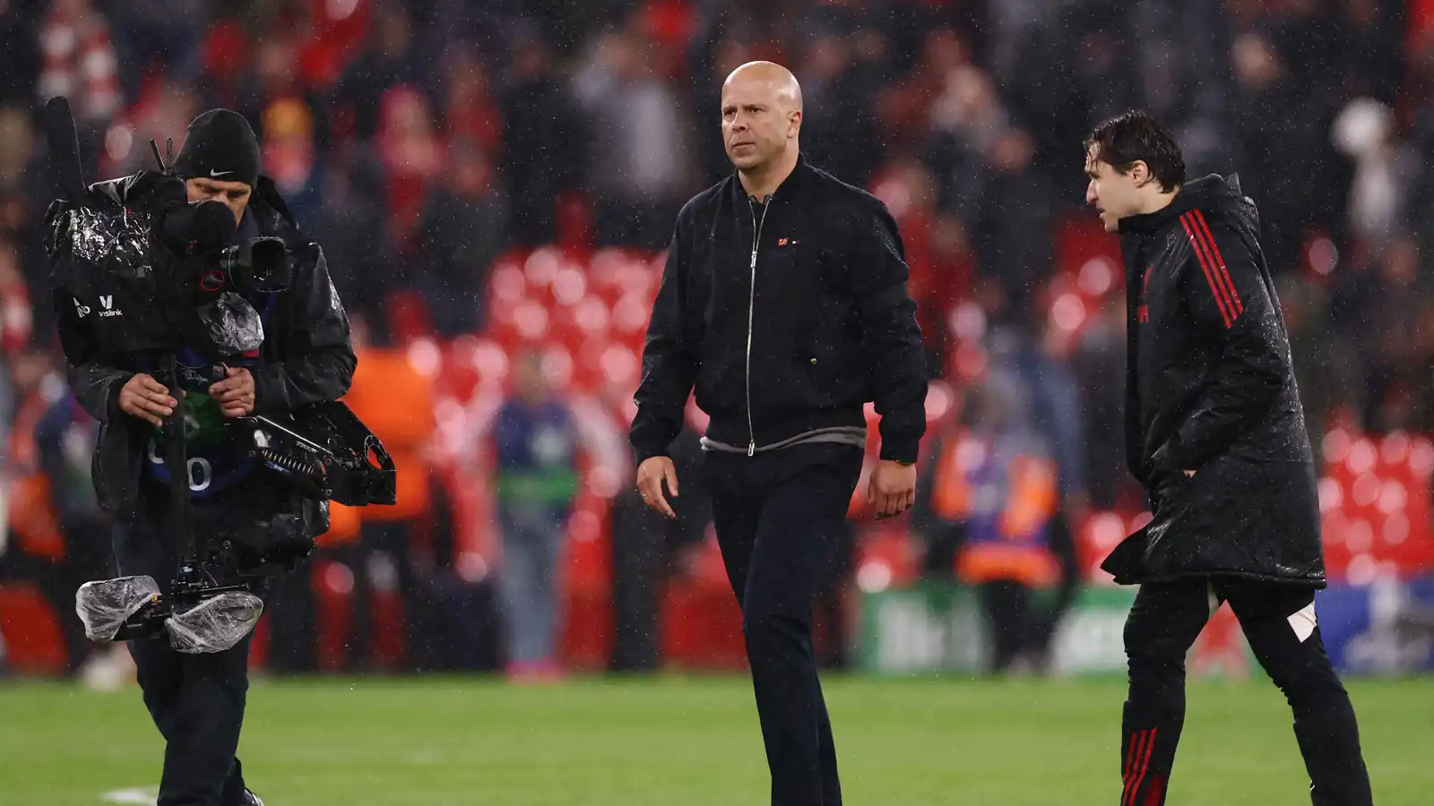 قراران غريبان.. سلوت يفجر غضب جمهور ليفربول