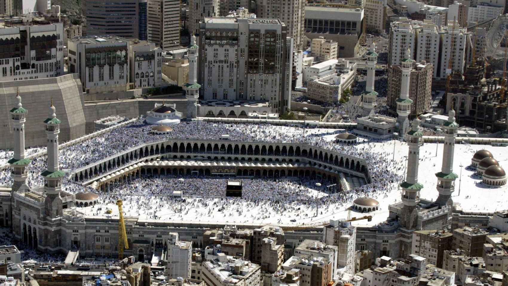 لتلطيف الأجواء‎.. خبير سعودي يقترح طلاء جبال مكة باللون الأبيض (صور)