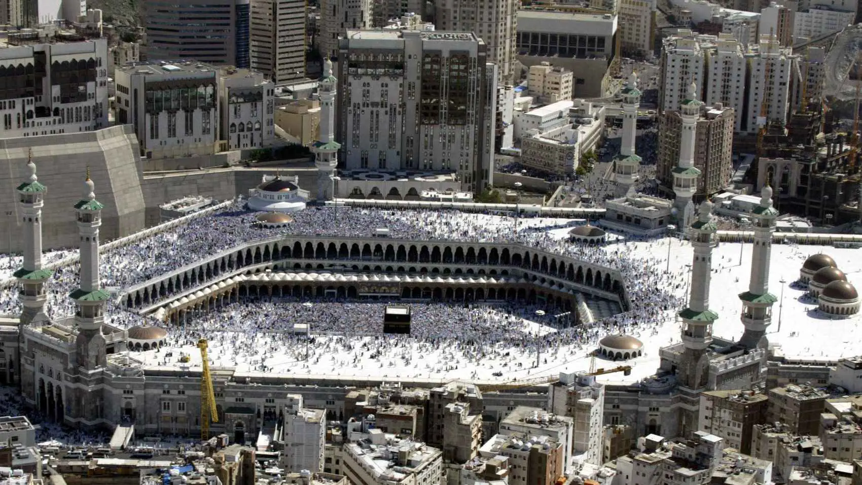 لتلطيف الأجواء‎.. خبير سعودي يقترح طلاء جبال مكة باللون الأبيض (صور)