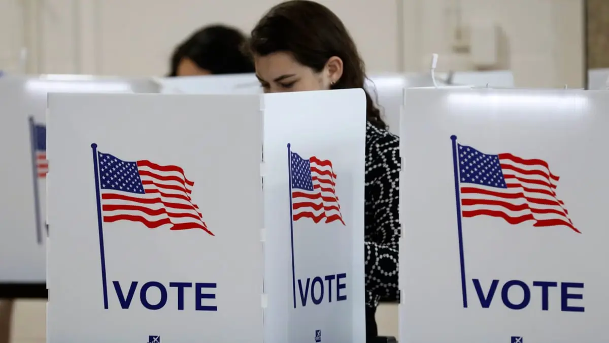 في الـ"7 المتأرجحة".. الناخبون الأمريكيون يختبرون سياسات تصويت جديدة