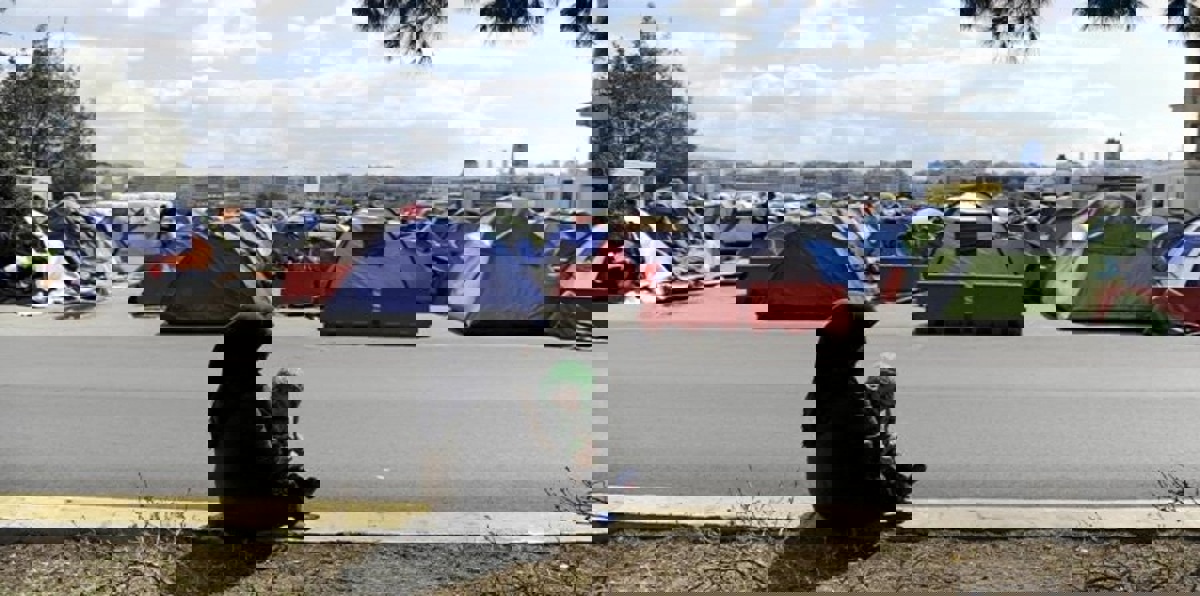 ‫رمضان اللاجئين في اليونان.. حين يحل الخبز والبطاطس مكان التمر واللبن‬‎