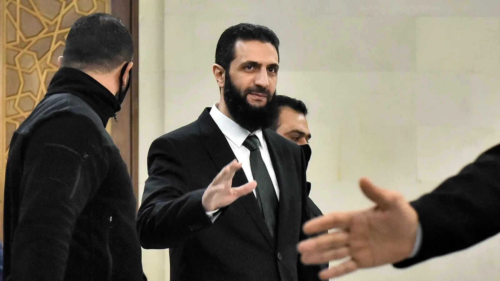 لا سلاح خارج سلطة الدولة.. الجولاني يكشف موعد حل الفصائل