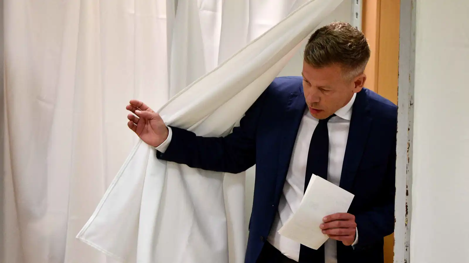 ماكرون وفون دير لاين يهنئان ماغيار مبكرا بفوزه في انتخابات المجر