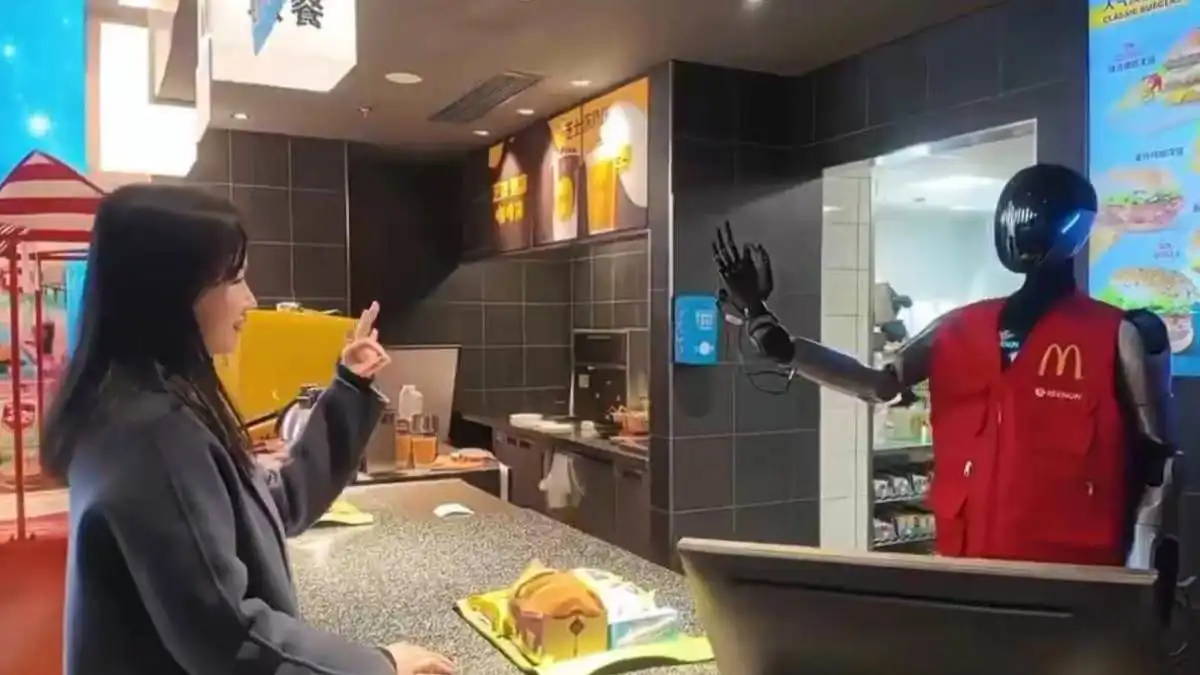 تجربة روبوتية.. "ماكدونالدز" يدهش زبائنه في الصين (فيديو)
