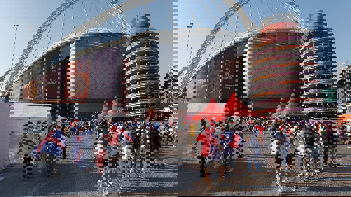 هكذا تتحايل الجماهير على قرار حظر الكحوليات في ملاعب كأس العالم (صور)