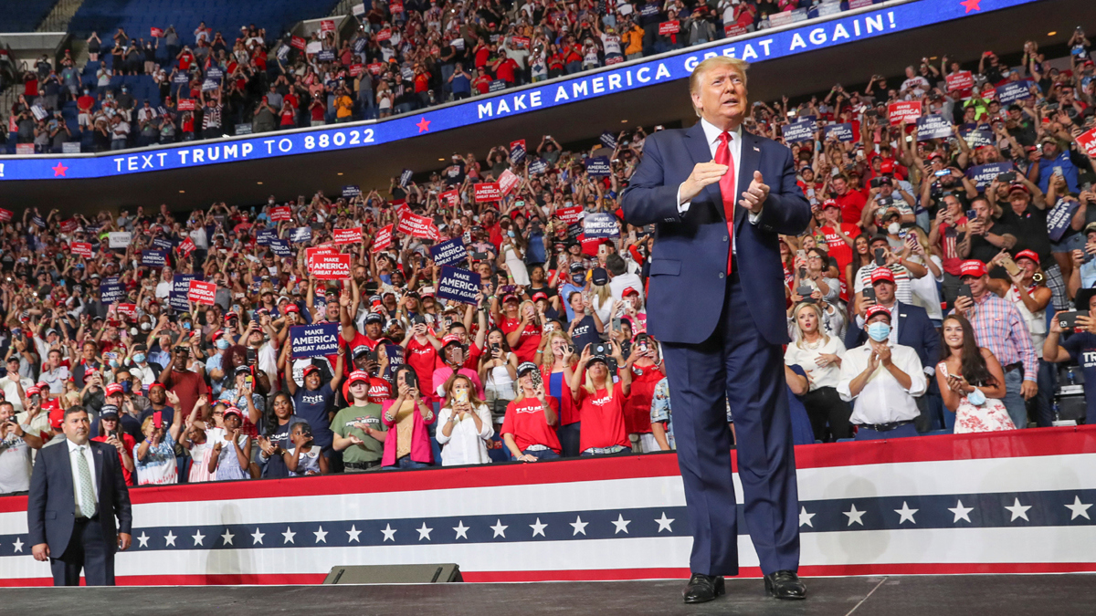 ترامب يقول إنه يدرس لقاء مادورو