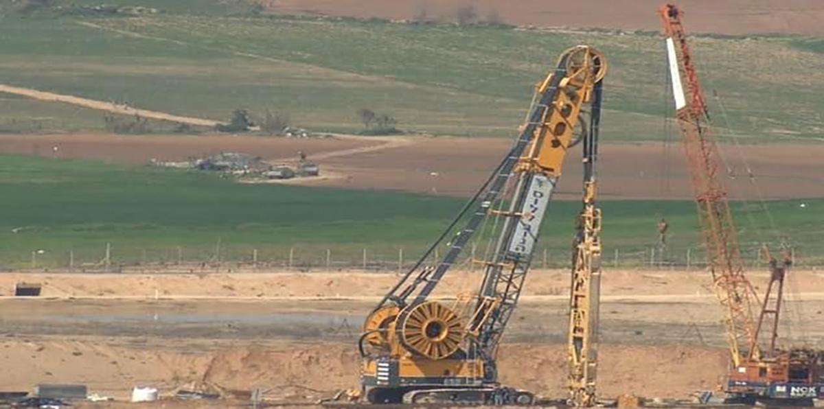 خشية تصعيد "حماس".. إسرائيل تسرع بناء الجدار الذكي حول غزة