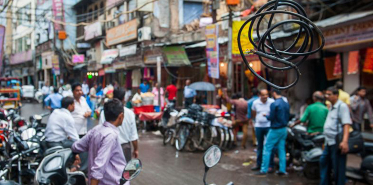 مقطع فيديو يفضح إجبار زوجين على السير عاريين في أحد شوارع الهند