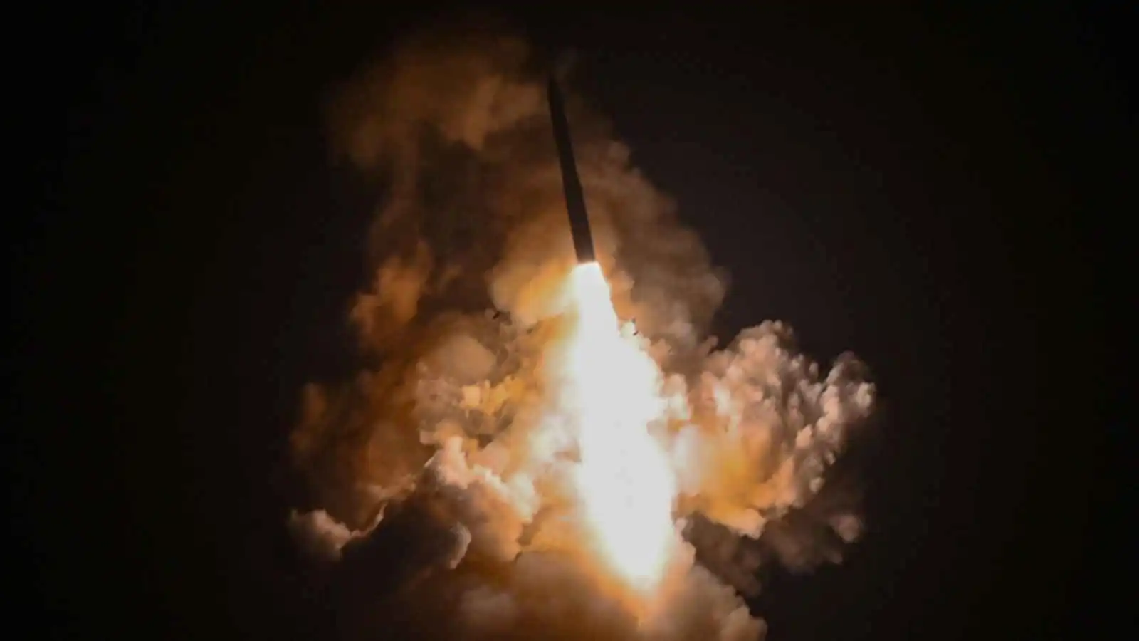 "عودة الحرب الباردة".. واشنطن تستعد لاختبار صاروخ بالستي عابر للقارات