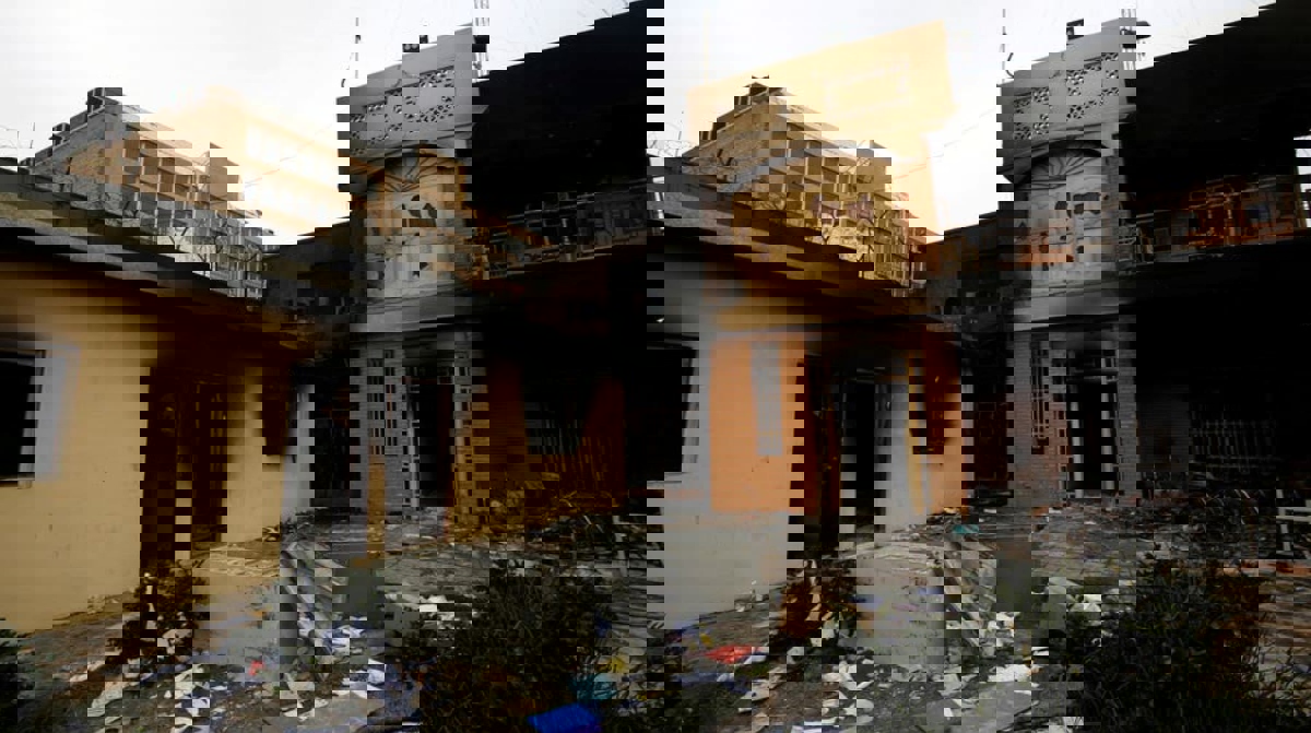 بعدما أحرقها المحتجون.. القنصلية الإيرانية في النجف تستأنف عملها