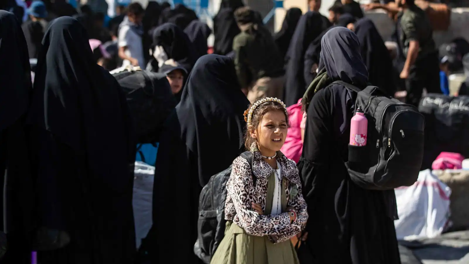 ضمّت 240 عائلة.. دفعة جديدة من العراقيين تغادر مخيم الهول