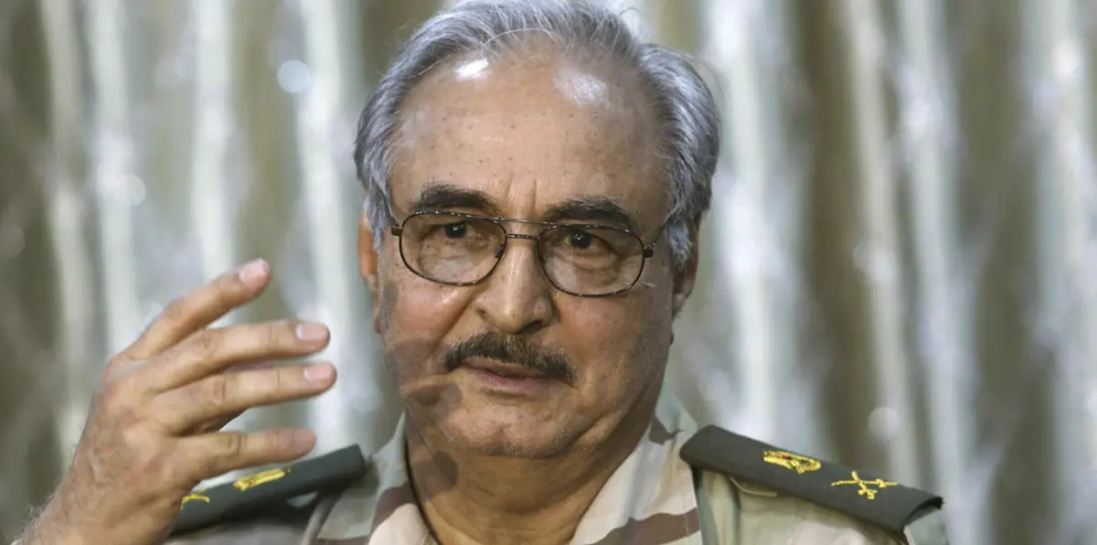 كيف قطع خليفة حفتر الطريق على المتشددين والمهربين في ليبيا؟