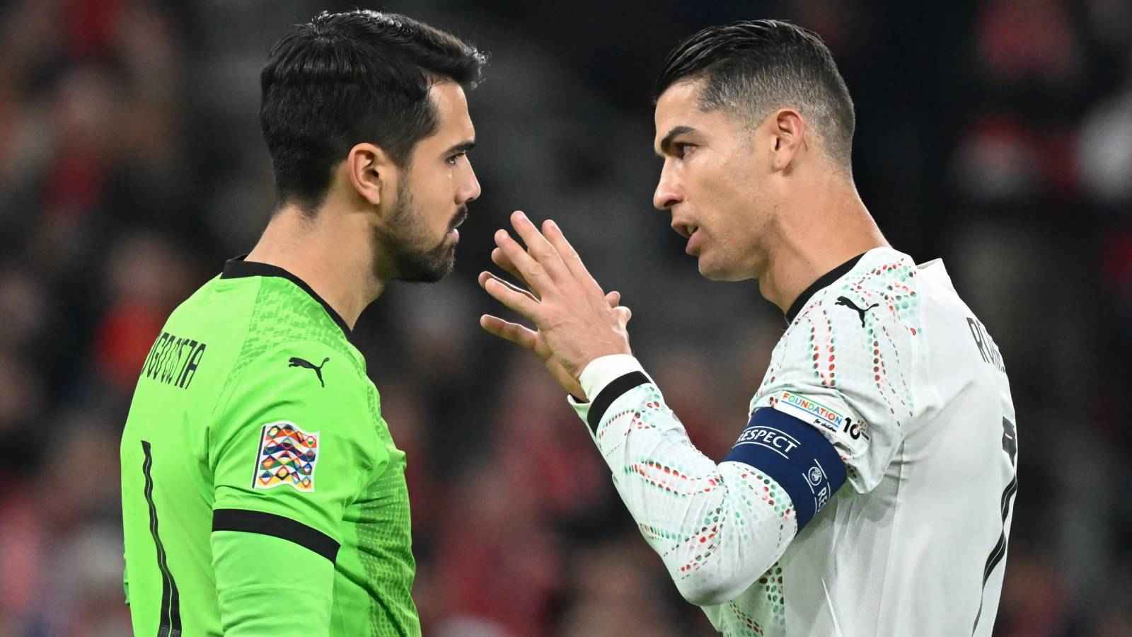 تصرف غريب من كريستيانو رونالدو بعد الخسارة أمام الدنمارك (صورة)