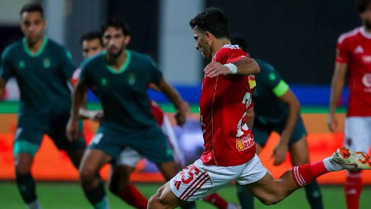 ضربة جزاء غير صحيحة.. تقييم كارثي لحكم مباراة الأهلي والاتحاد السكندري (فيديو)