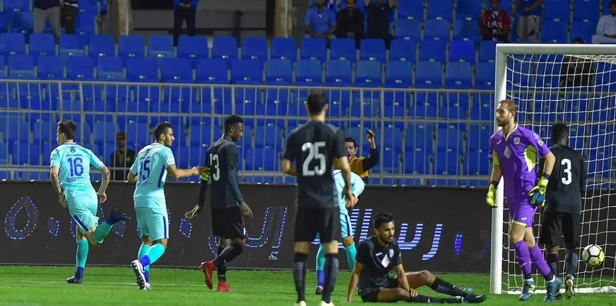 نادي الهلال يقبل هدية الأهلي ويُسقط الشباب ويحلّق في ترتيب الدوري السعودي (فيديو)