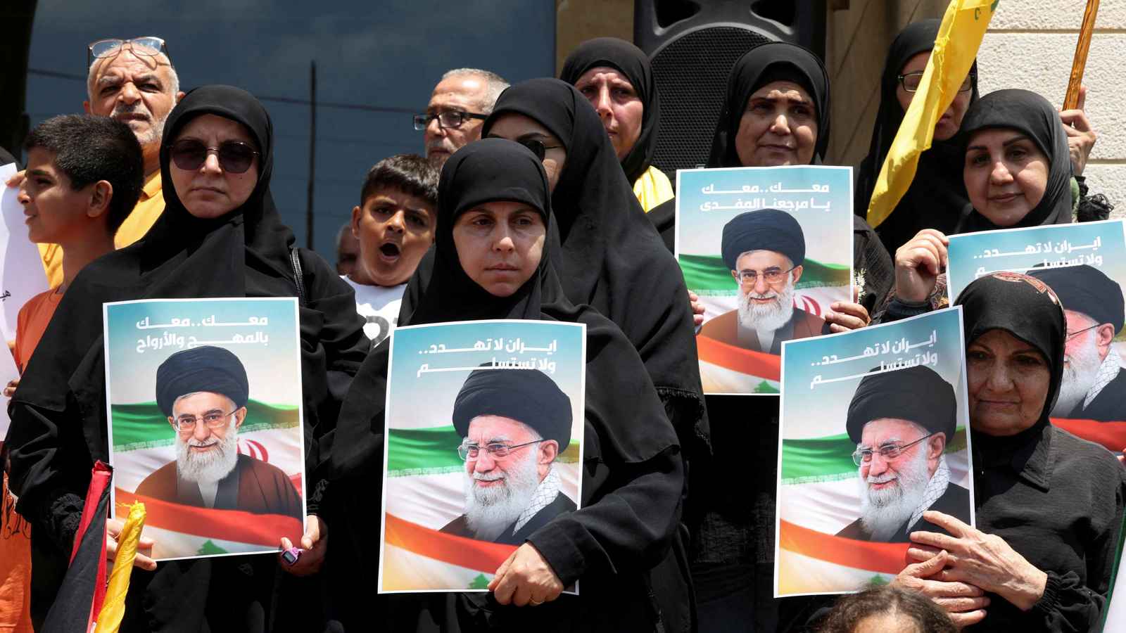 صحيفة مقربة من خامنئي: الدعوة للتفاوض مع واشنطن "خيانة"