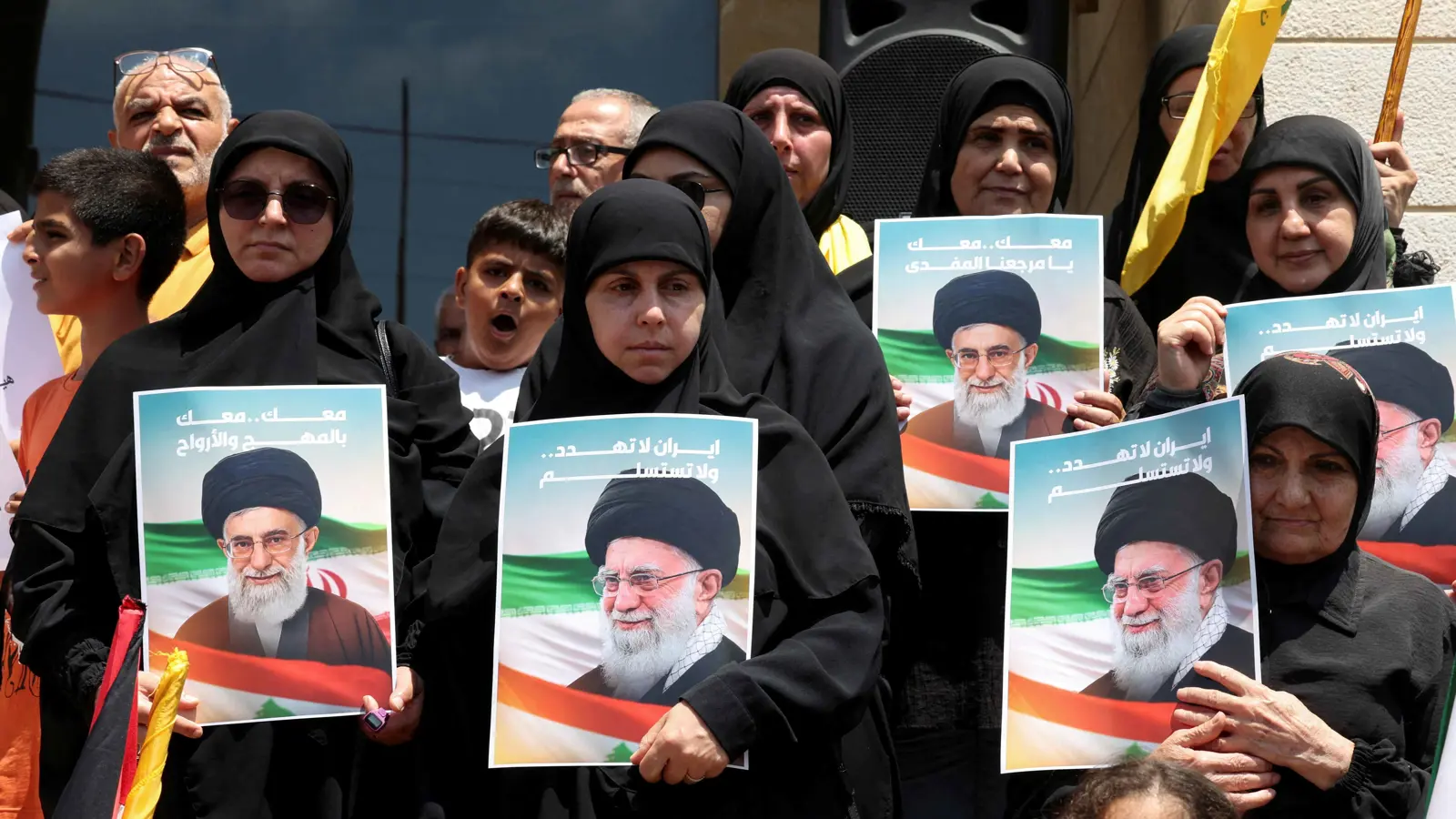 صحيفة مقربة من خامنئي: الدعوة للتفاوض مع واشنطن "خيانة"