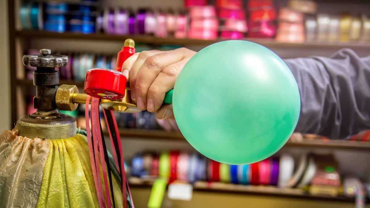 "بالون هيليوم" ينهي حياة طفل في عيد ميلاده