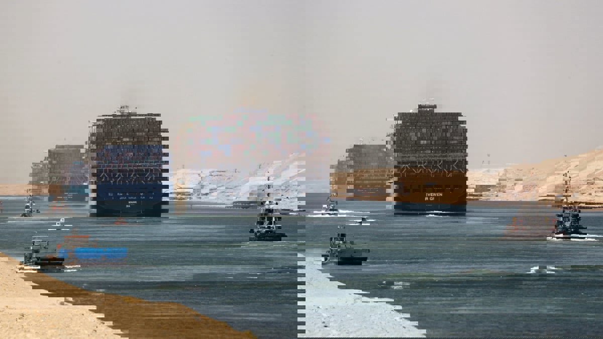 مسؤول مصري: تعليق شركات عبور سفنها قناة السويس "أمر مؤقت"‎
