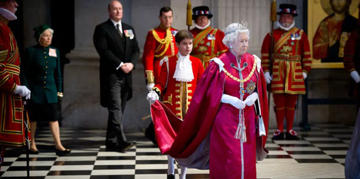 "إتيكيت" الحكم في بريطانيا.. 11 قاعدة لا يمكن حتى للملكة مخالفتها (صور)