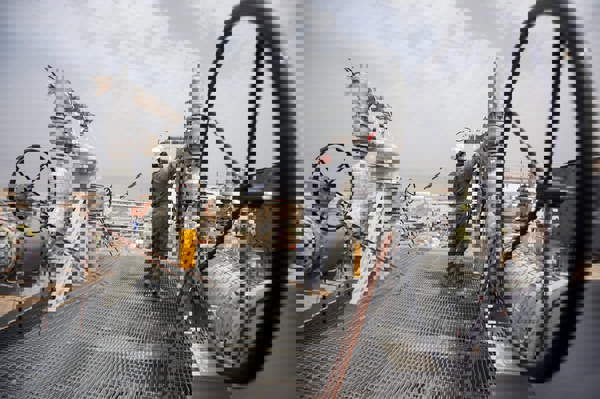 هيمنة صينية على قطاع النفط العراقي.. لماذا تتراجع أمريكا؟