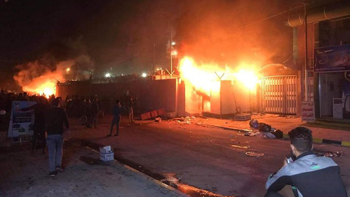 إيران تتهم أنصار العبادي بالوقوف وراء الهجوم على قنصليتها في النجف