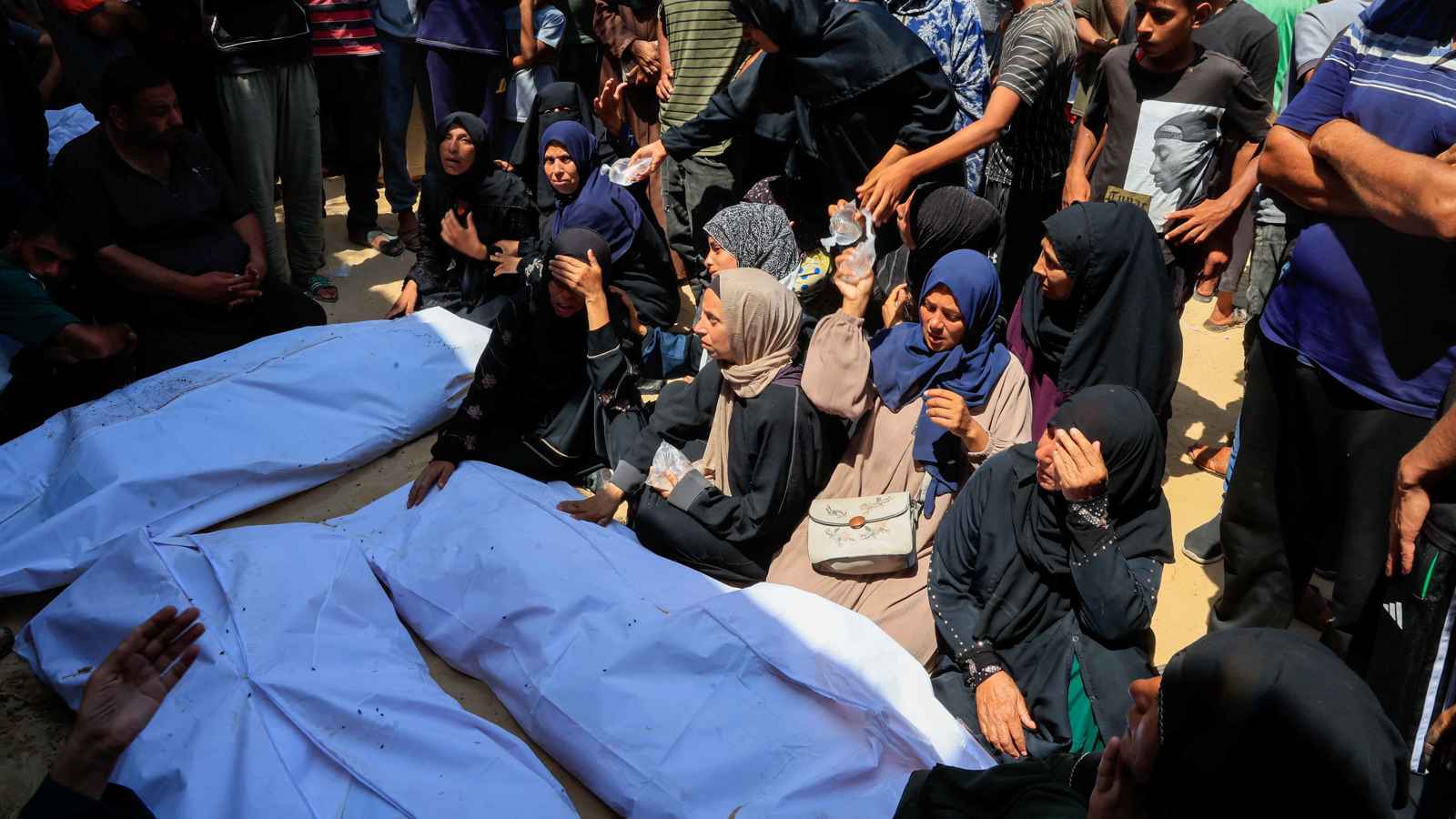 هل نجح نتنياهو في صرف الأنظار عن غزة؟