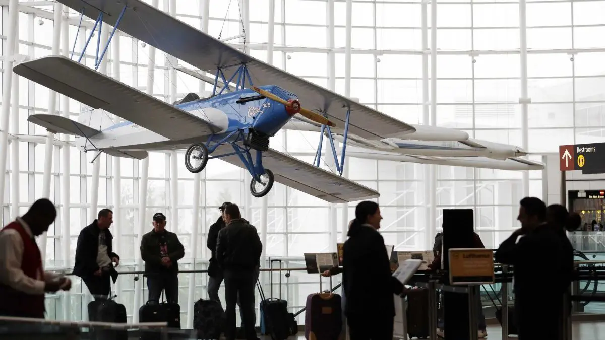 تأخر آلاف المسافرين بسبب عطل في عدد من مطارات أمريكا