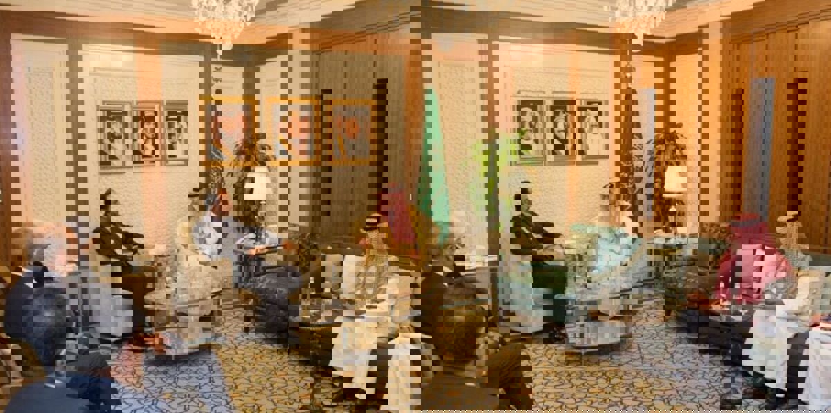 الجبير يبحث مع الحريري في الرياض مستجدات الأزمة السورية