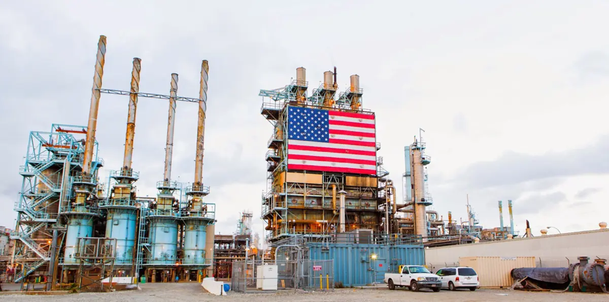 تراجع حاد لمخزونات النفط الخام والبنزين الأمريكية