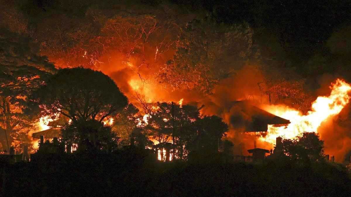 حريق ضخم يلتهم أكثر من 170 مبنى في اليابان (فيديو)