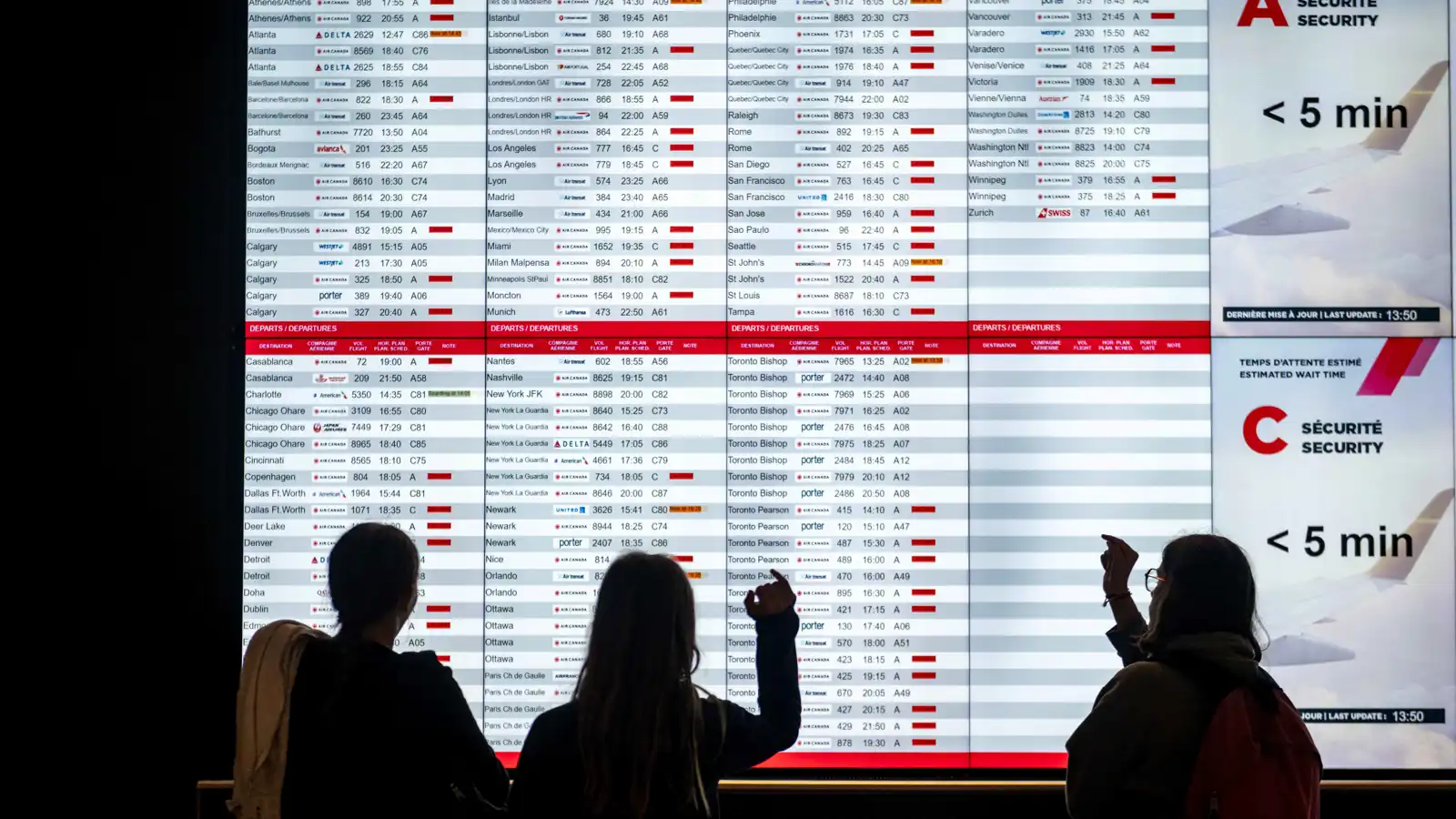 نقابة مضيفي "إير كندا" ترفض إنهاء الإضراب