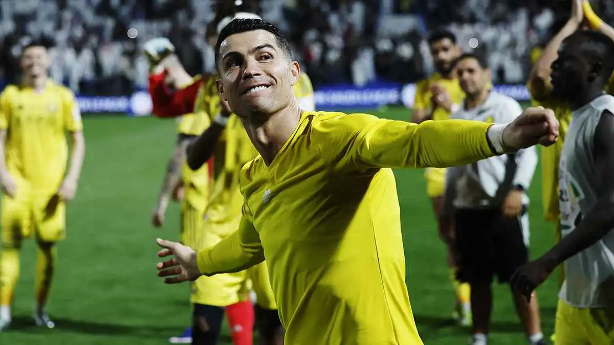 رد فعل غريب ثم رقص.. تصرفات رونالدو في مباراة النصر وأركاداغ تثير جدلا (فيديو)