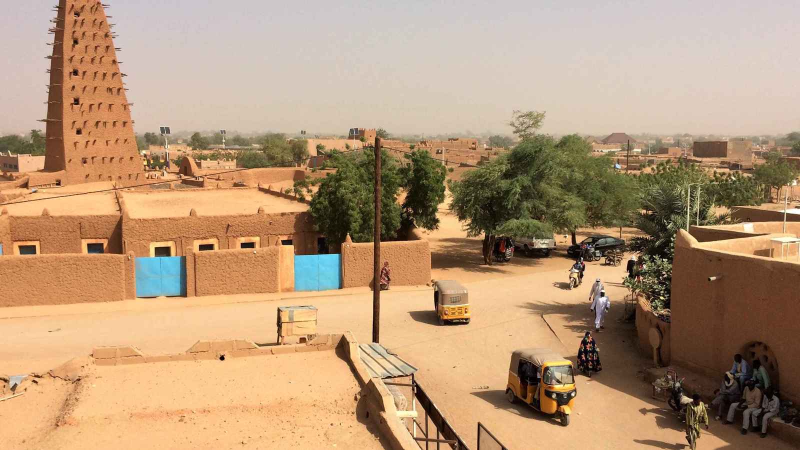 أغاديز.. ملاذ مهربي البشر والتنظيمات المسلحة في النيجر