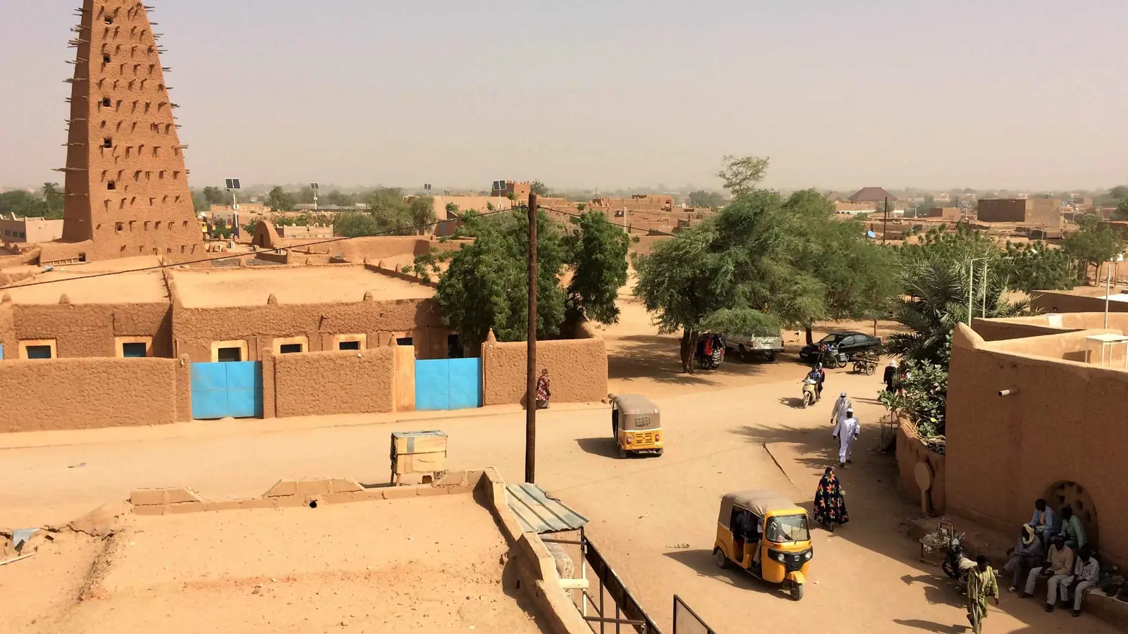 أغاديز.. ملاذ مهربي البشر والتنظيمات المسلحة في النيجر