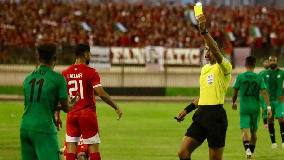 اتحاد بسكرة الجزائري يوجه اتهامات خطيرة للحكم مصطفى غربال