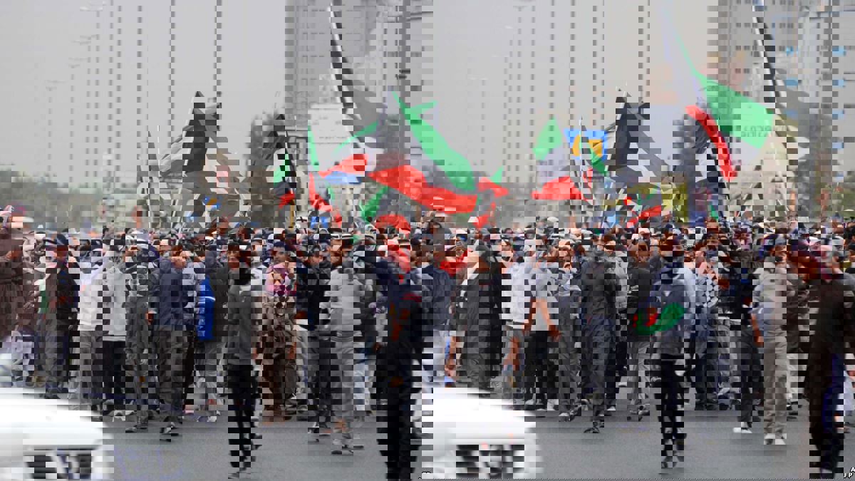 بنك الكويت المركزي يعمم بصرف رواتب العسكريين "البدون" المنتهية بطاقاتهم‎