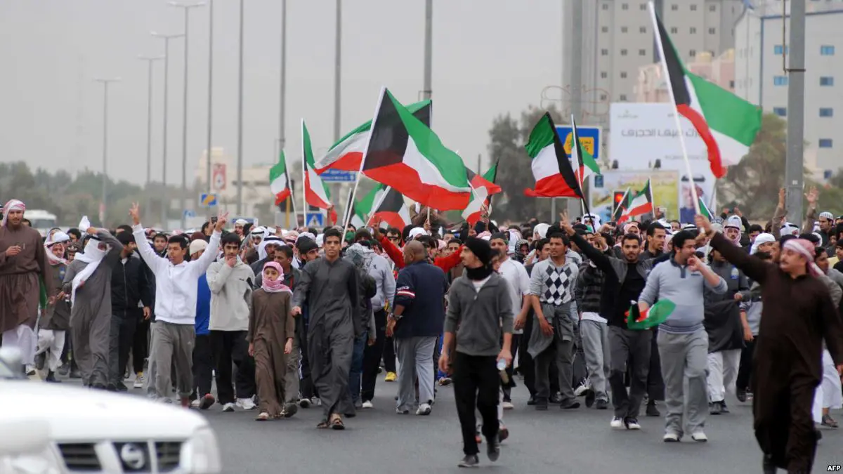 بنك الكويت المركزي يعمم بصرف رواتب العسكريين "البدون" المنتهية بطاقاتهم‎