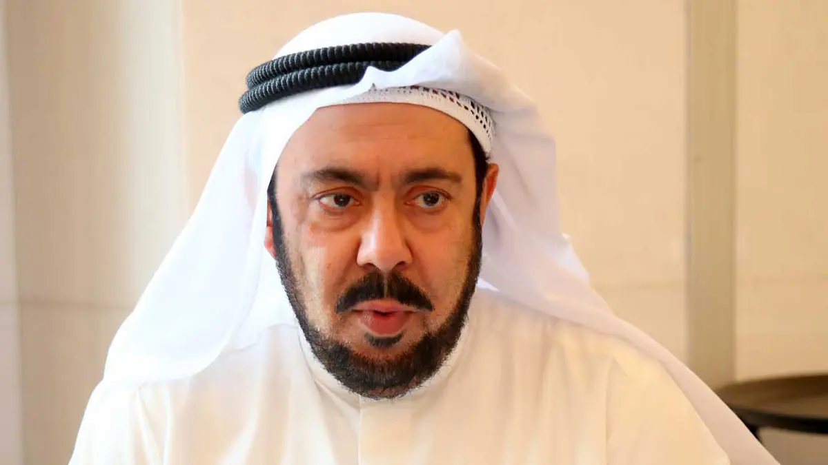 طالبه بالاعتزال والجلوس بالمنزل.. الفنان الكويتي عبدالعزيز المسلم يرد على هجوم وزير أسبق ضده