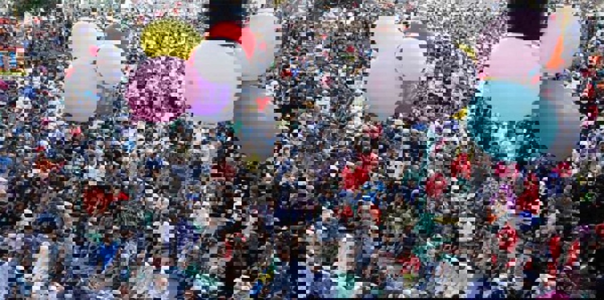 المسلمون في أنحاء العالم يحتفلون بعيد الفطر