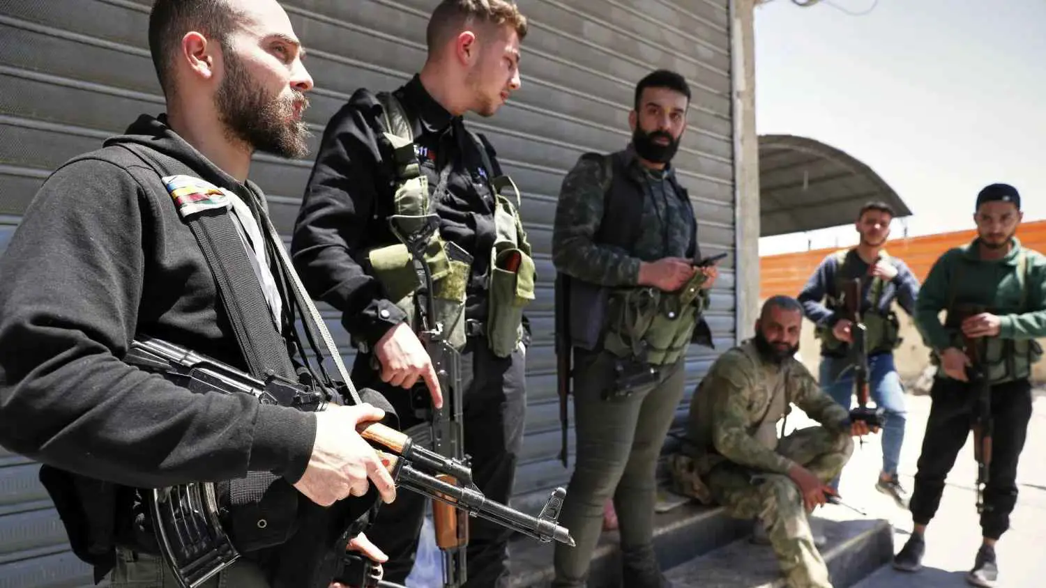 الدفاع السورية توقف أول عنصر أمن ارتكب انتهاكات في السويداء