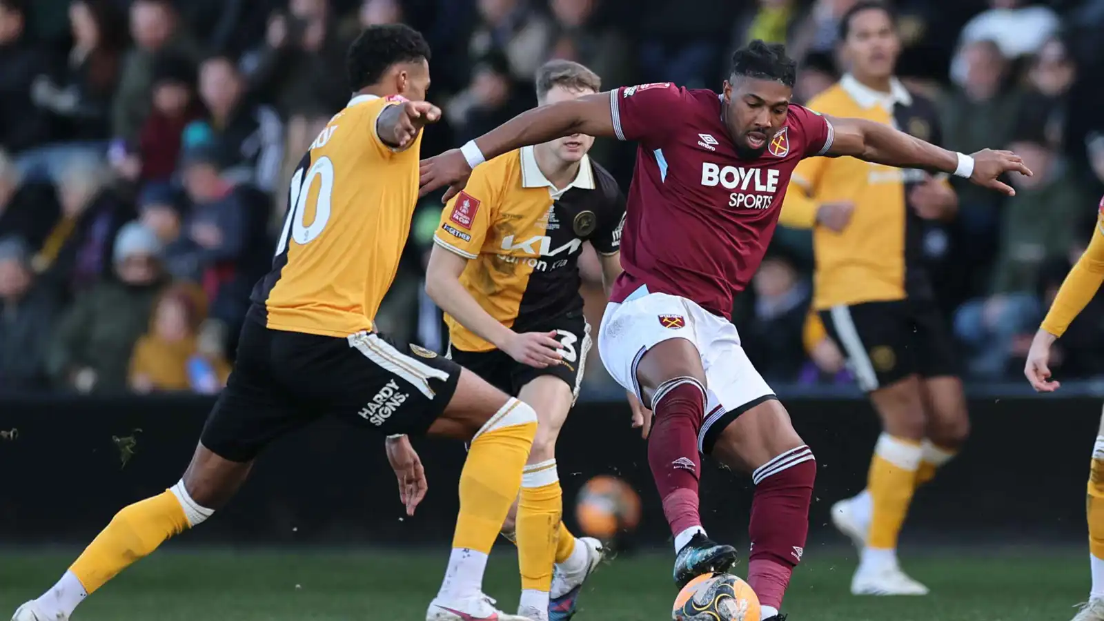 آداما تراوري في مباراة مع وست هام