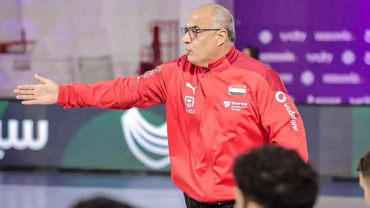 أزمة صحية حرجة.. نقل مدرب منتخب مصر إلى المستشفى