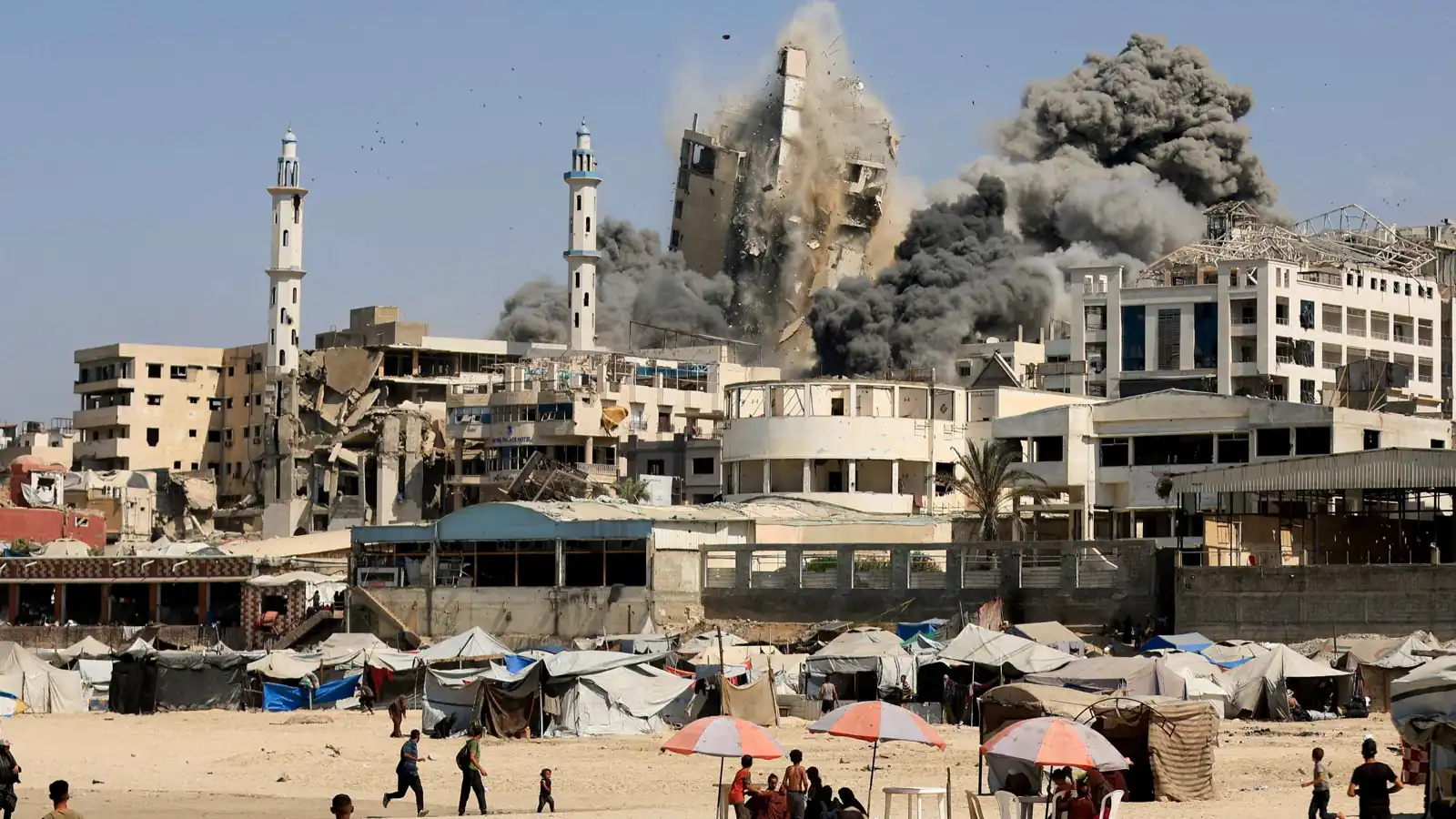 الجيش الإسرائيلي ينذر بإخلاء برج في مدينة غزة ومحيطه قبل استهدافه