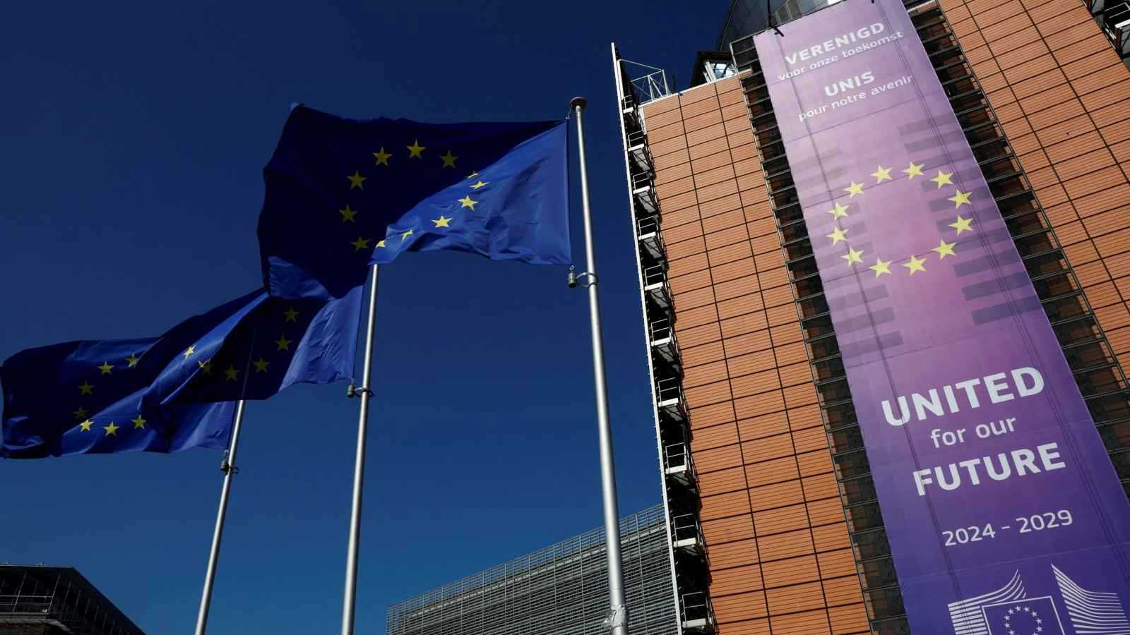 تحقيق أوروبي بإجراءات حماية القُصّر على سناب شات ويوتيوب