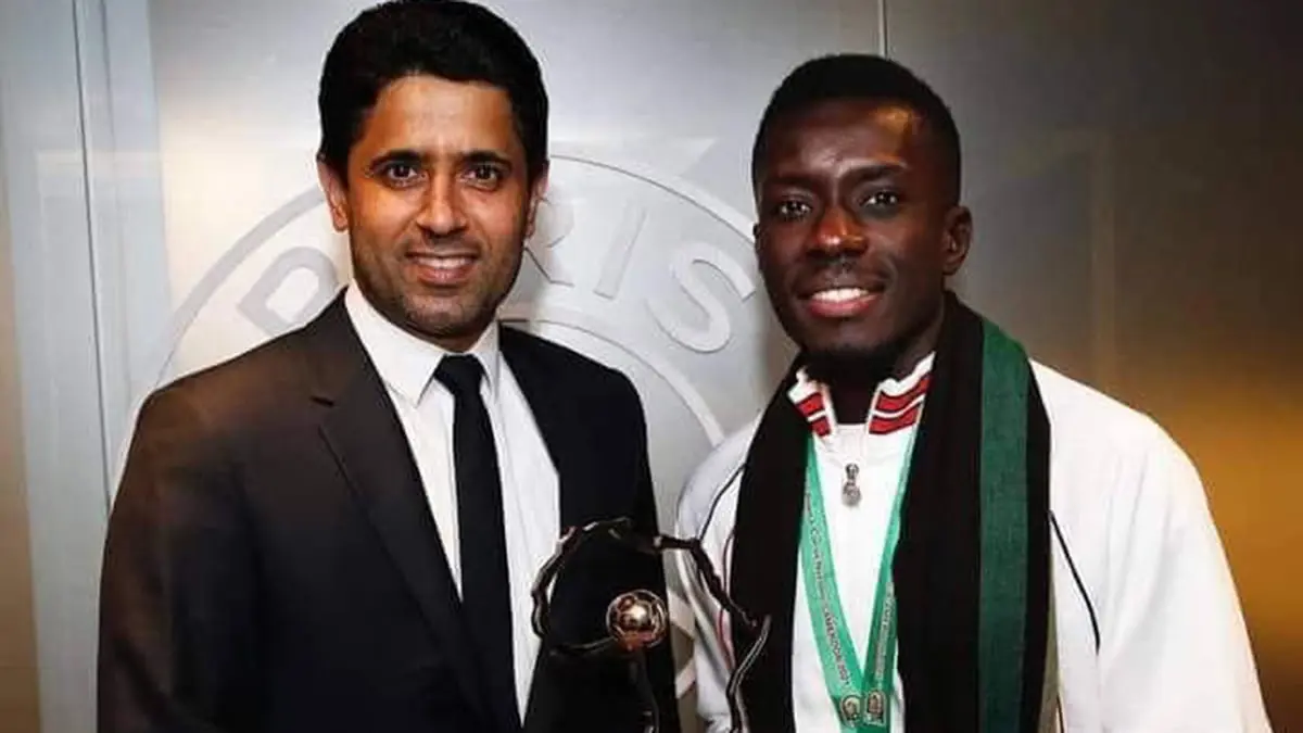 هل تخلّى ناصر الخليفي عن إدريسا غانا في أزمة "قميص قوس قزح"؟